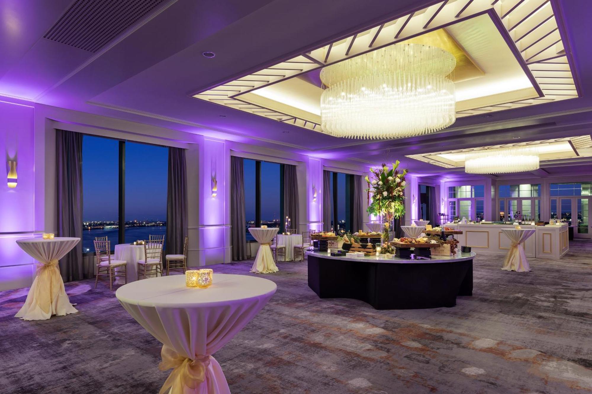 The Westin New Orleans Hotel Exterior photo